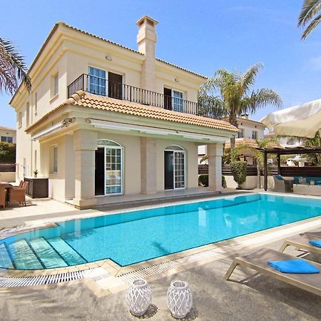 Villa Oceania - Beachfront Paralimni Bagian luar foto