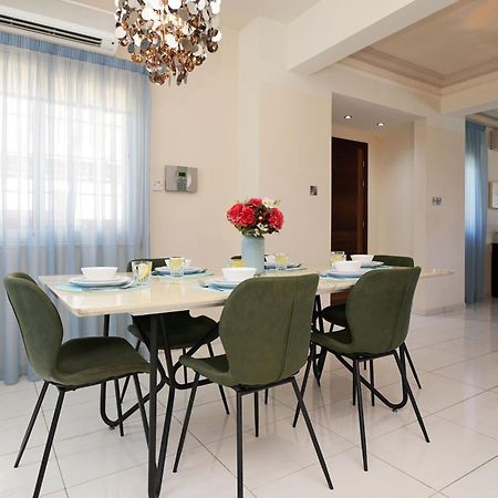 Villa Oceania - Beachfront Paralimni Bagian luar foto
