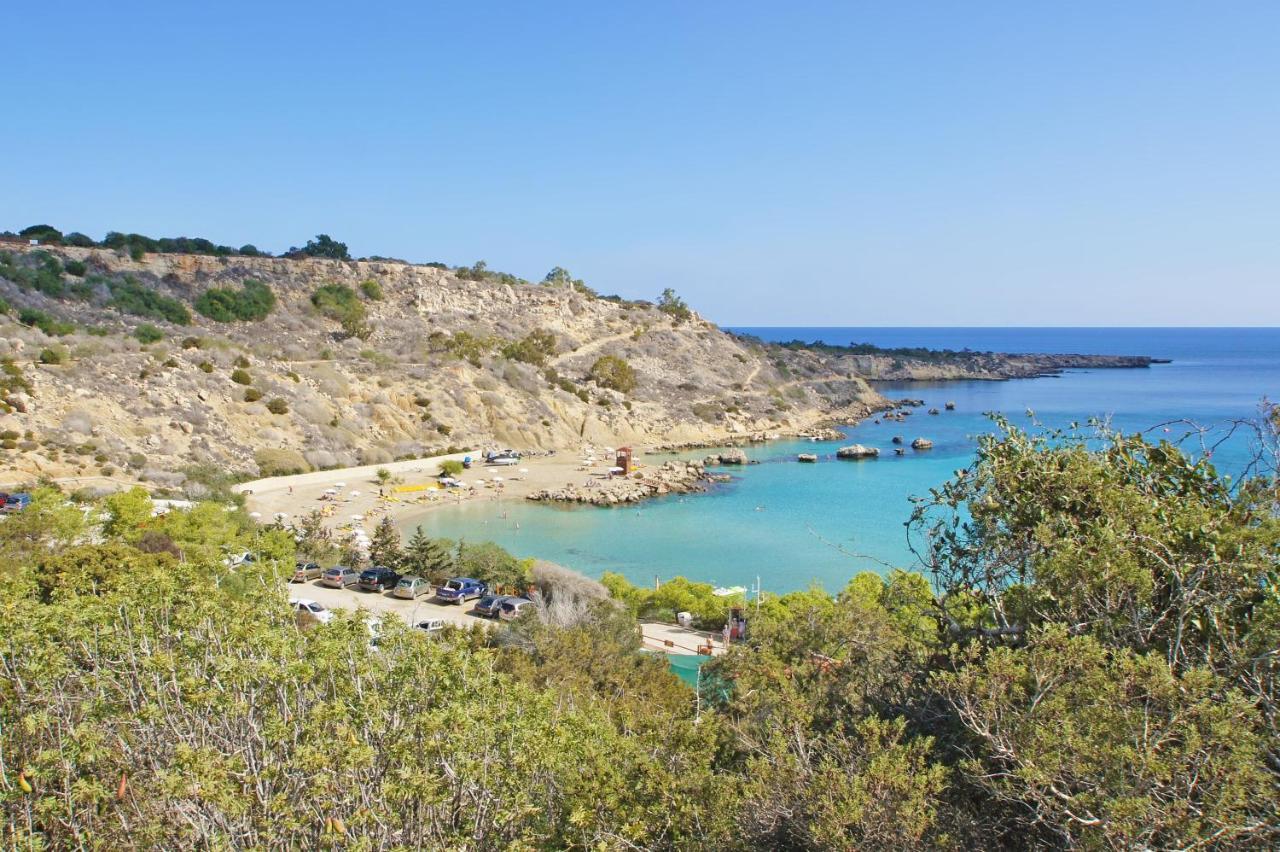 Villa Oceania - Beachfront Paralimni Bagian luar foto