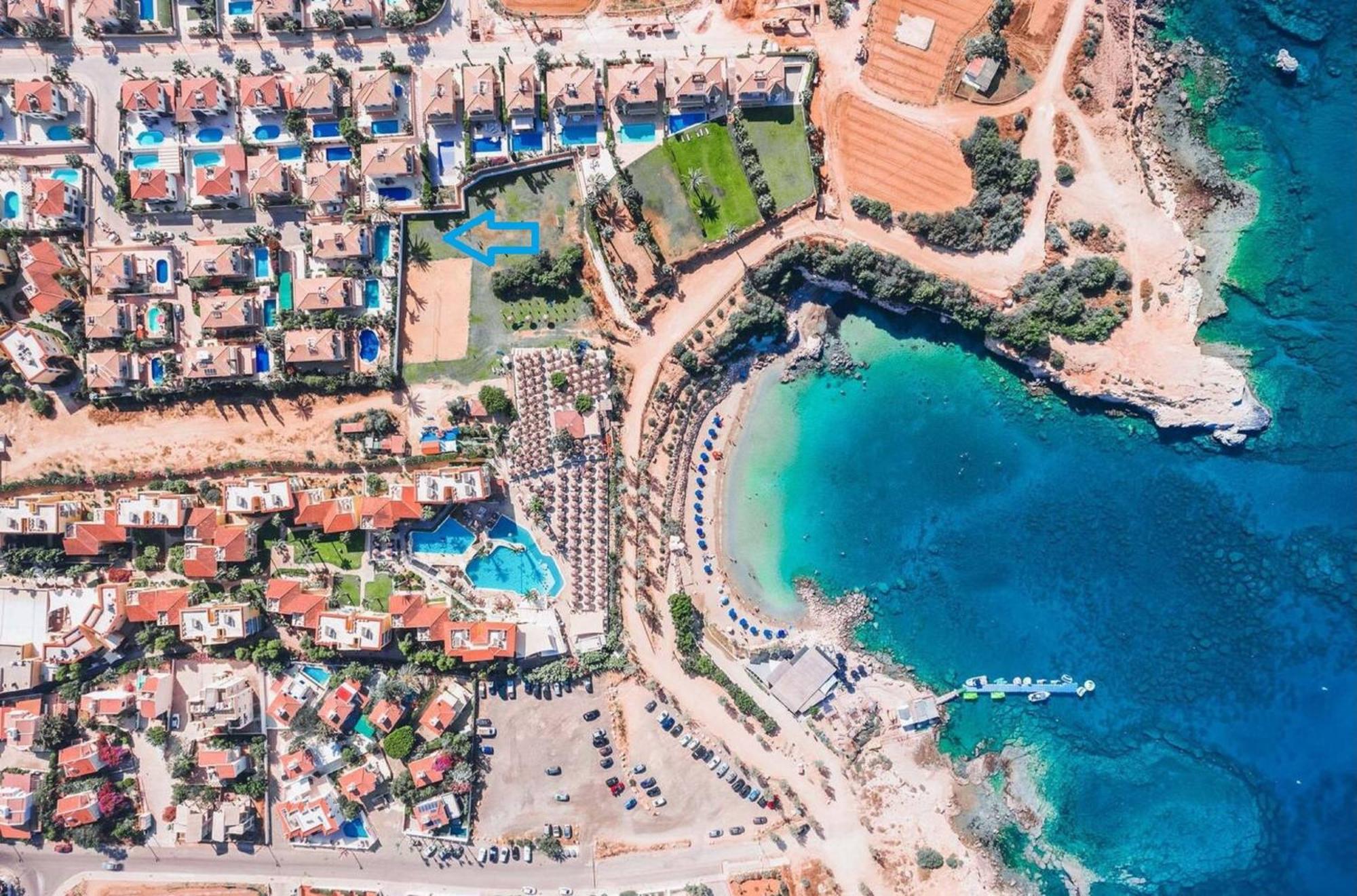 Villa Oceania - Beachfront Paralimni Bagian luar foto