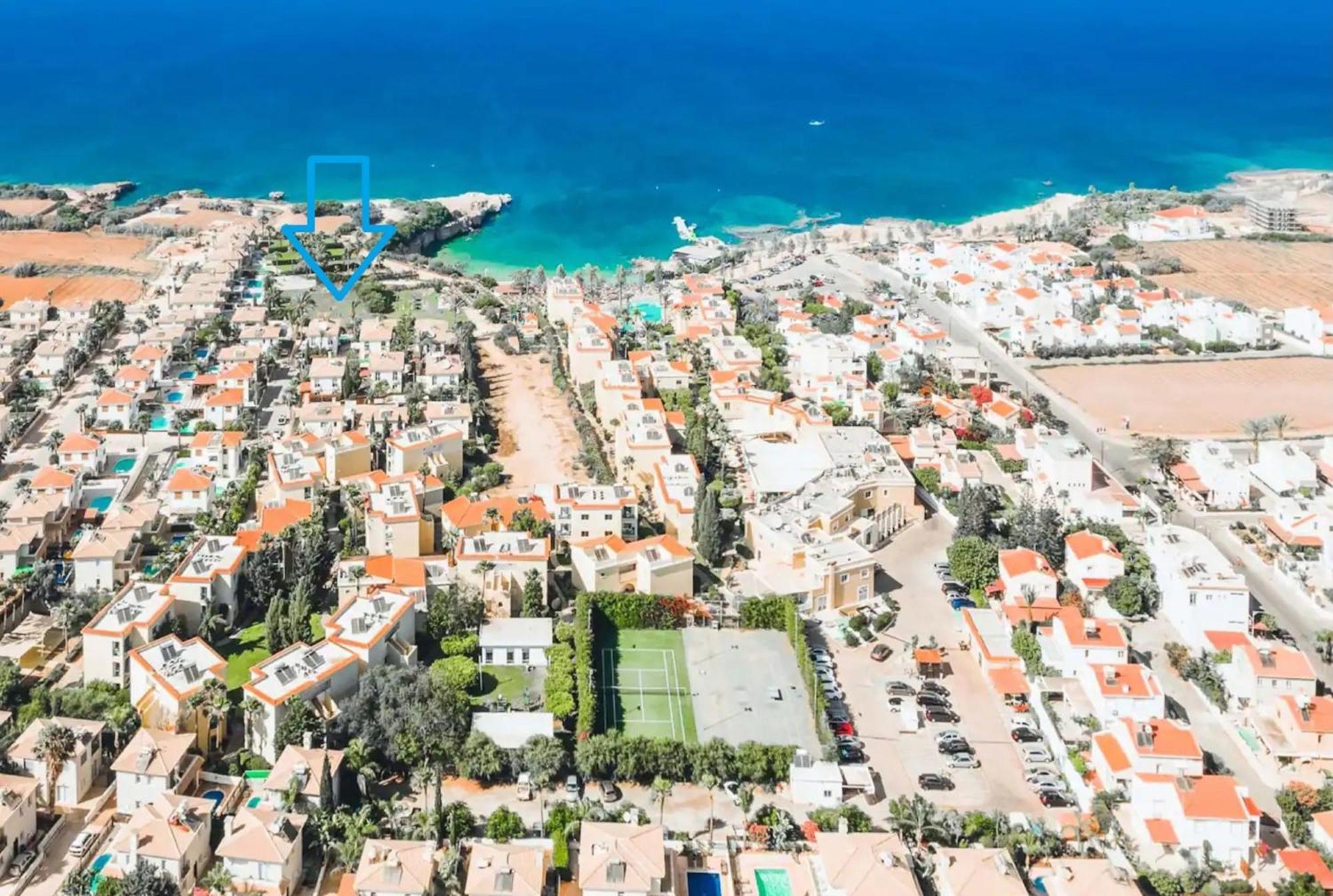 Villa Oceania - Beachfront Paralimni Bagian luar foto